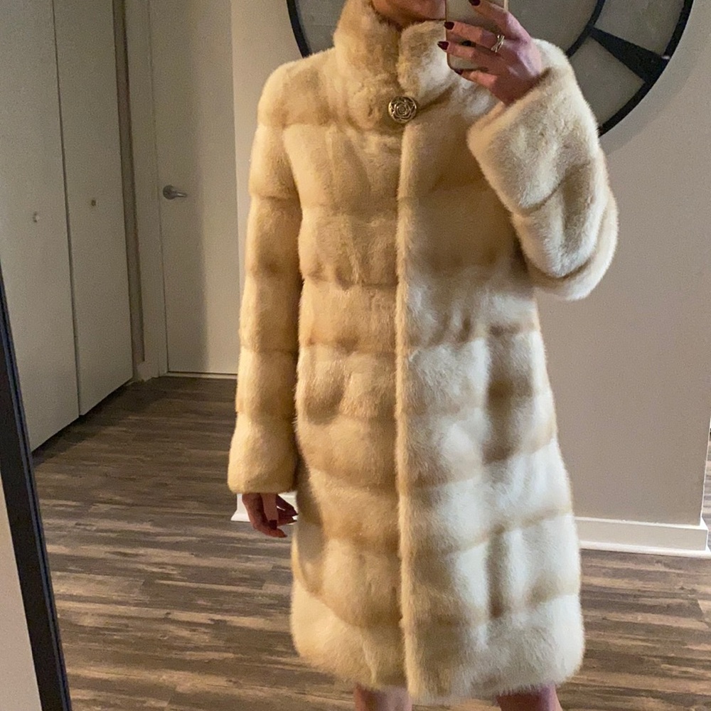 Real mink fur coat! The price is firm.